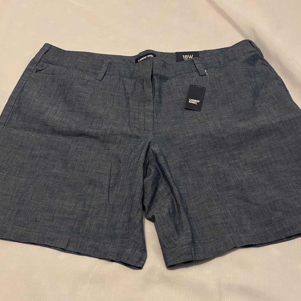 Lands End  Chambray Mid Rise Bermuda Shorts  9” SZ 18 100% Cotton Casual NWT